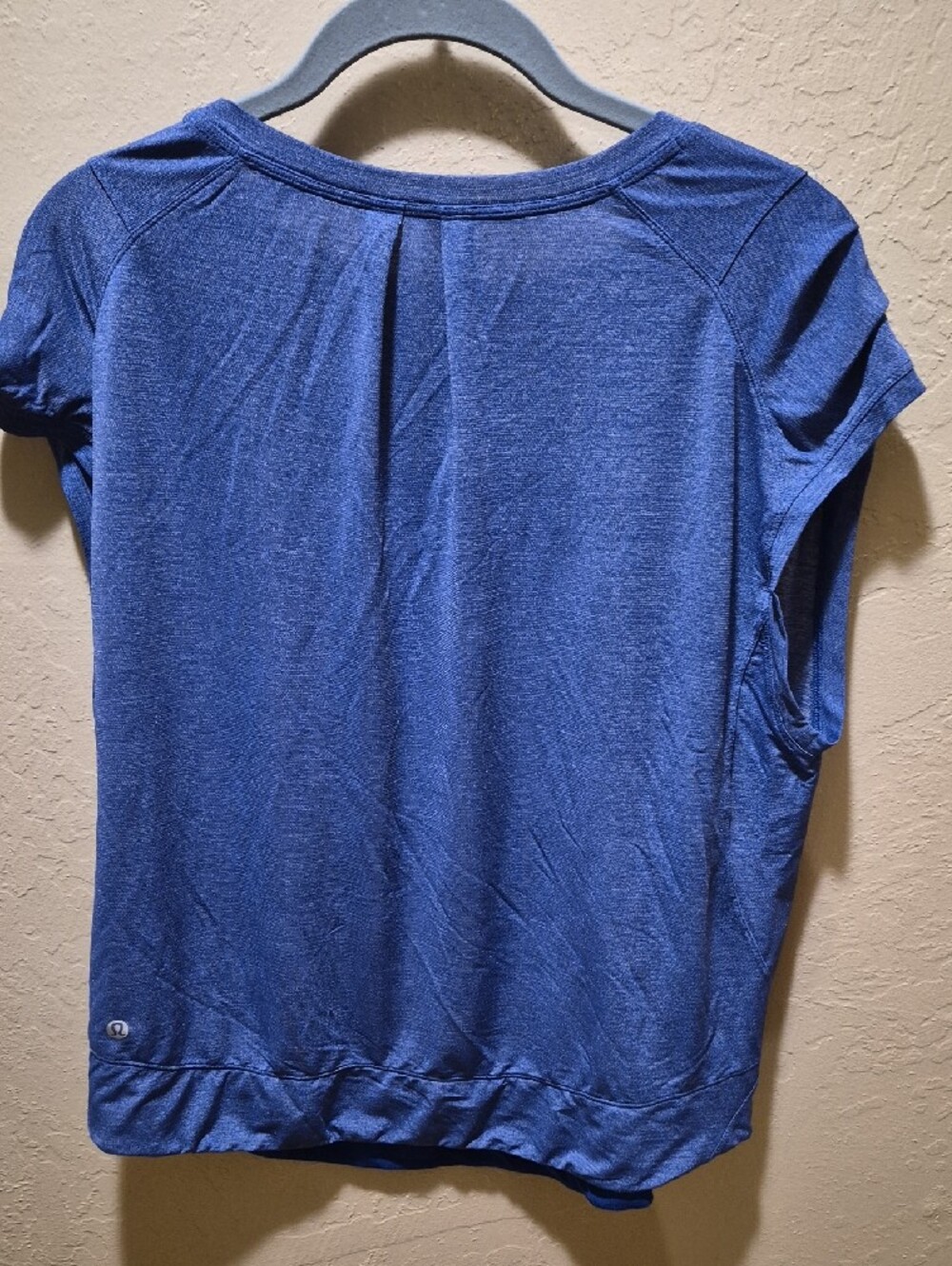 lululemon athletica Cream V-Neck Short Sleeve Tee And Blue Sleeveless Tank - Picture 5 of 5